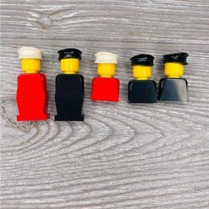 Vintage 1977 no arm lego men . 2 whole and 3 body’s and heads and hats figurines